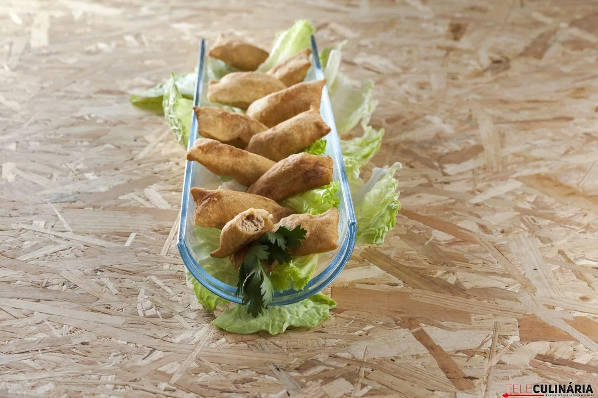 Pastéis de massa tenra com atum