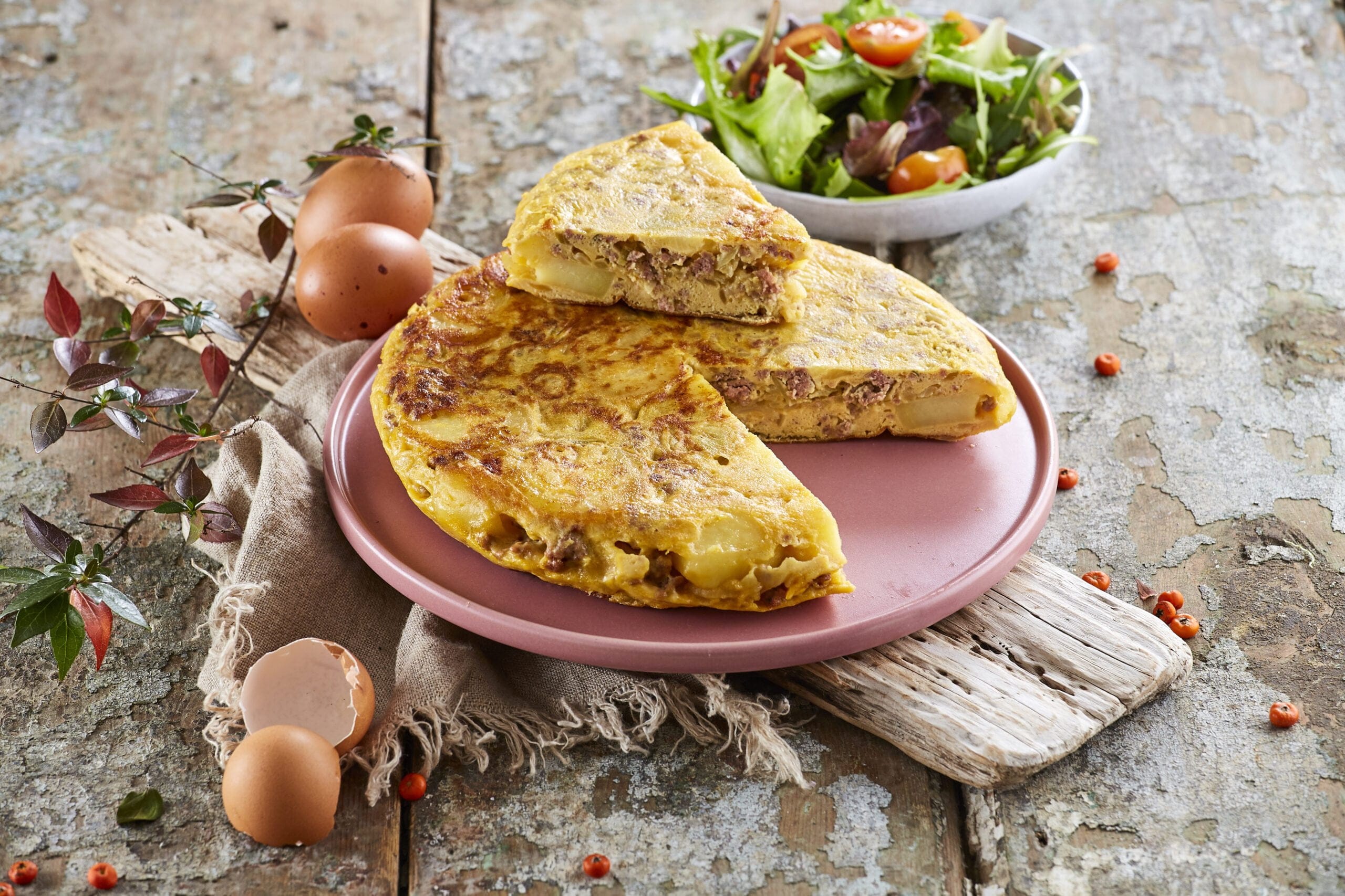 Tortilha de carne com salada