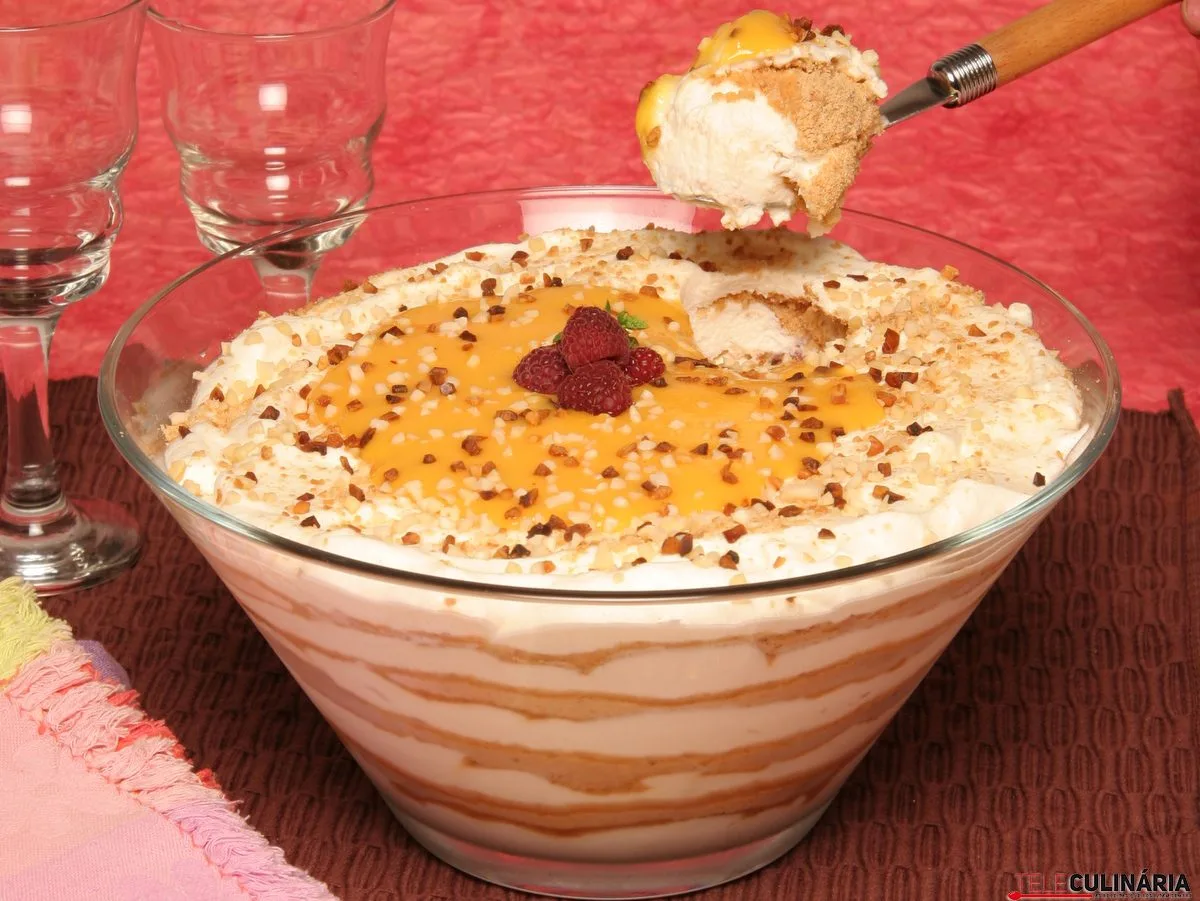 doce tradicional de natas e bolacha