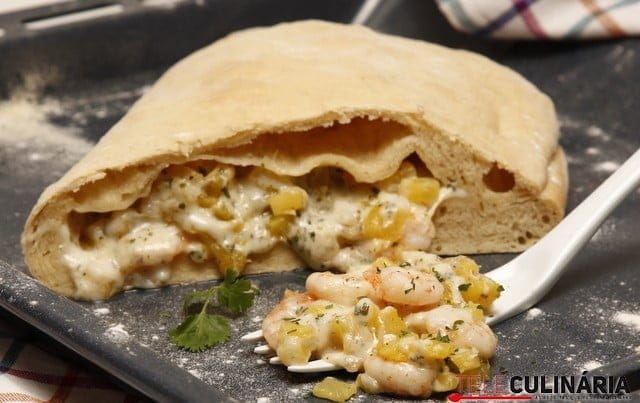 Calzone de camarão e ananás