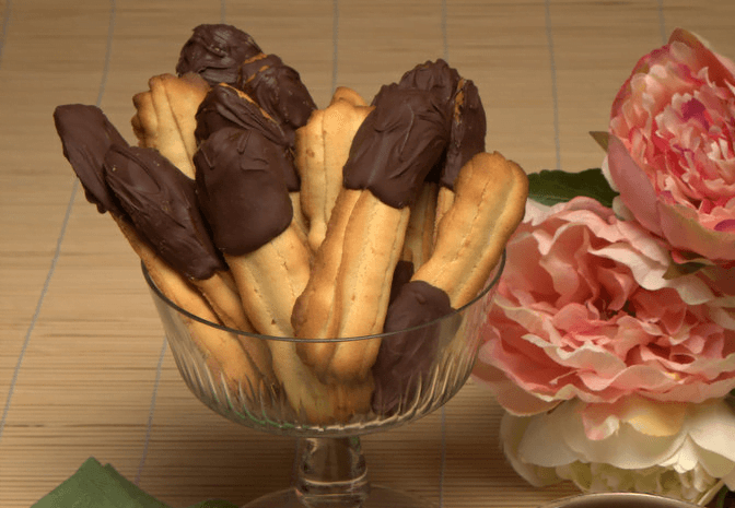 biscoitos pretos e brancos