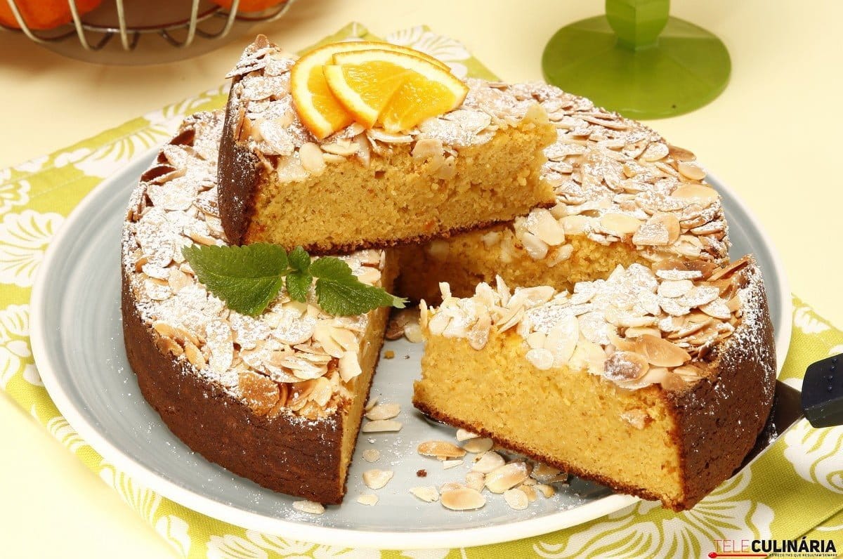 bolo-alaranjado-com-amendoa