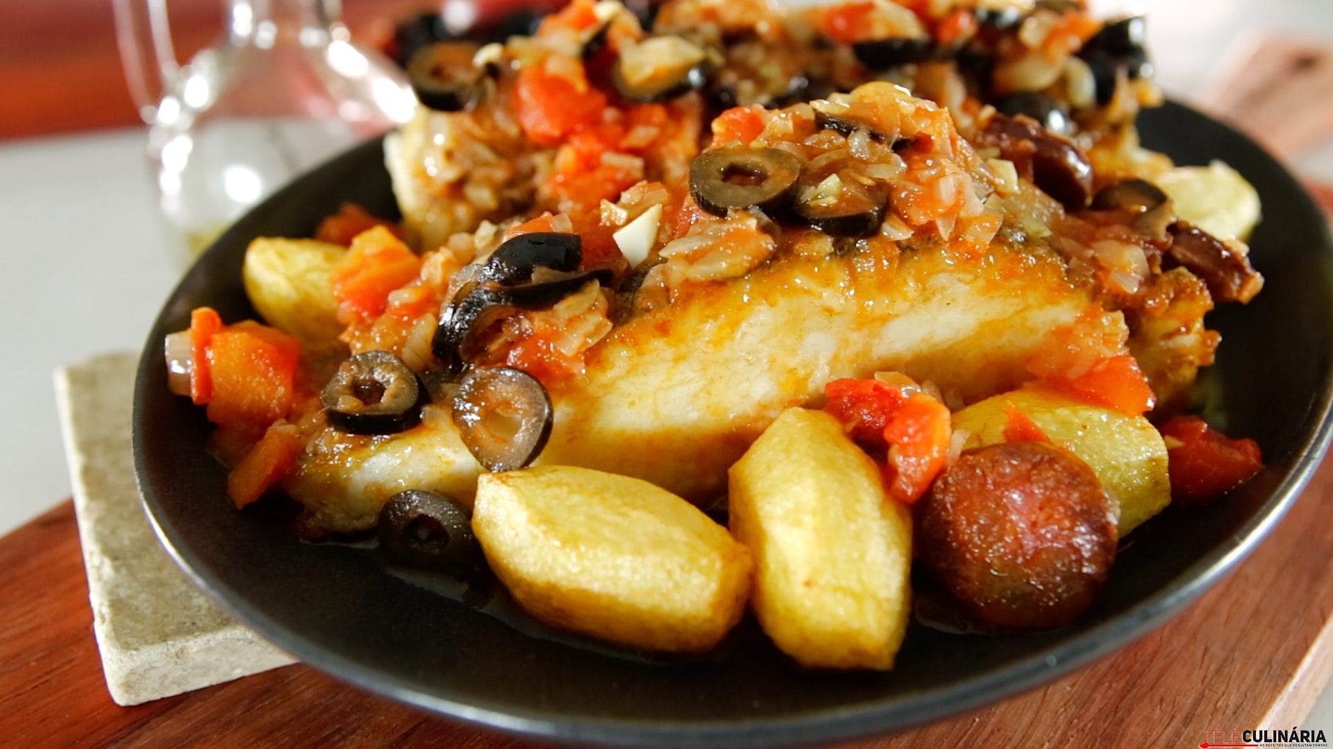 bacalhau com azeitonas e chouriço