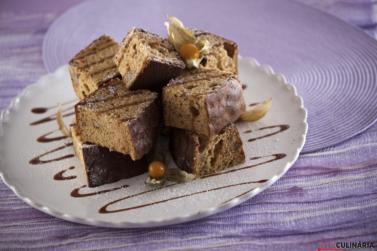 bolo de caramelo e nozes