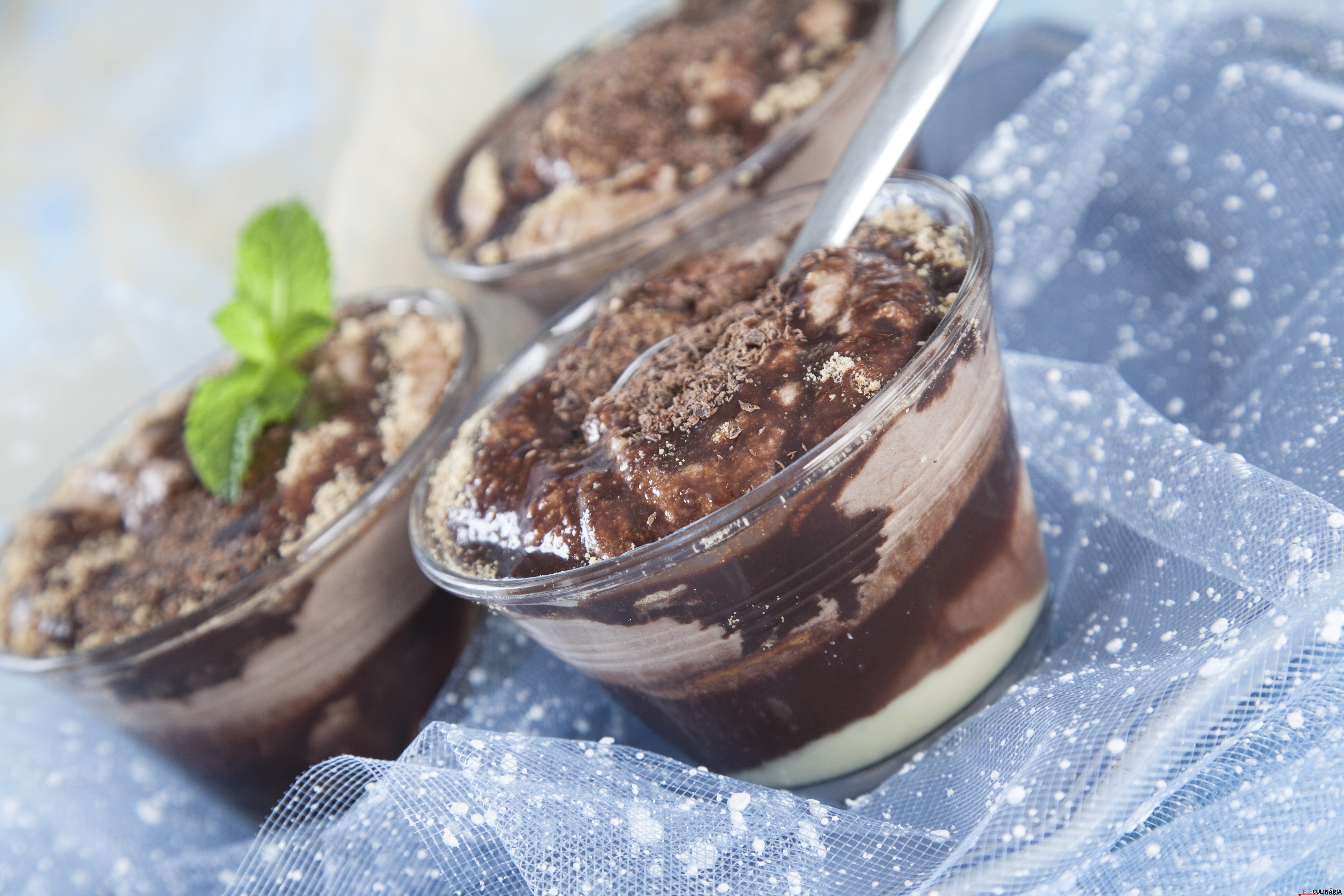 Doce de chocolate e caramelo