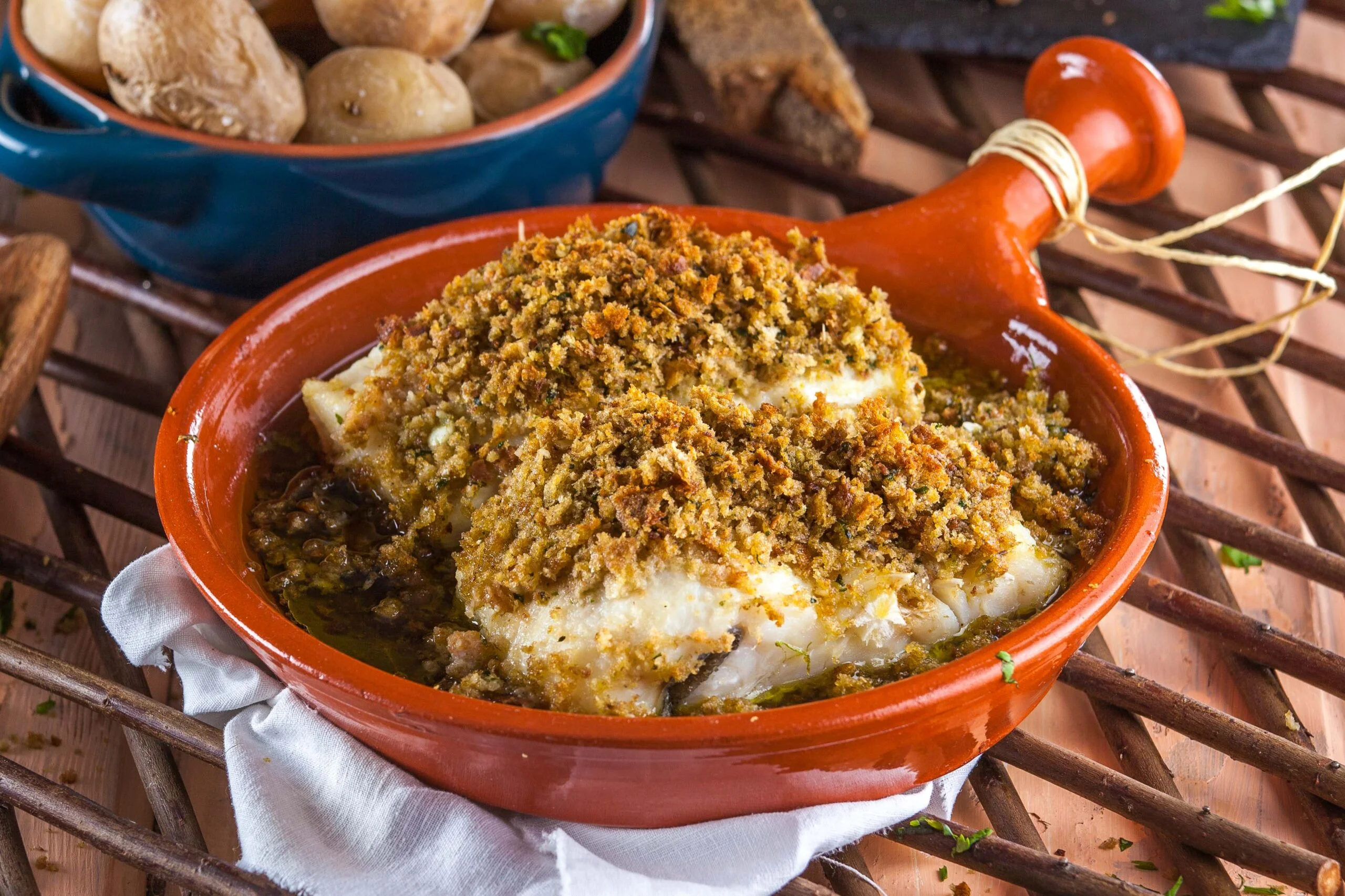 Bacalhau no forno com pão de centeio