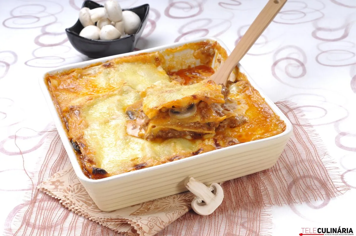 Lasanha de carne e cogumelos