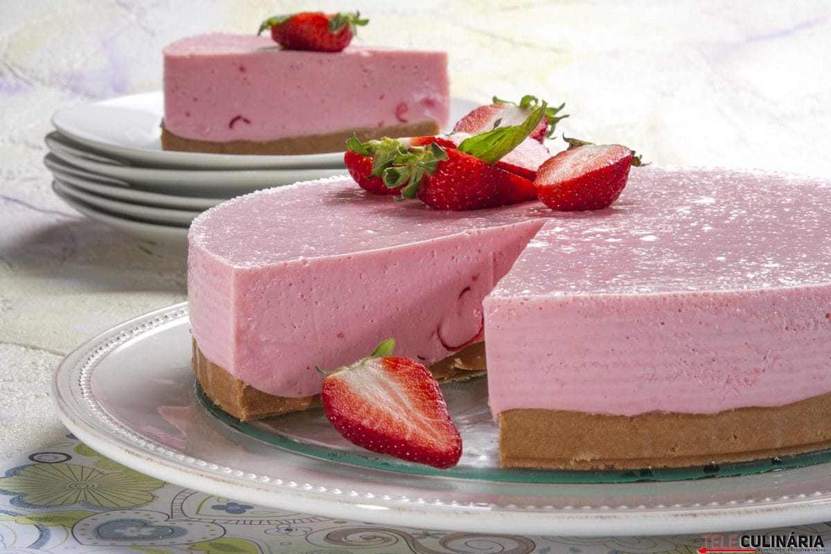 Semifrio de morango com caramelo