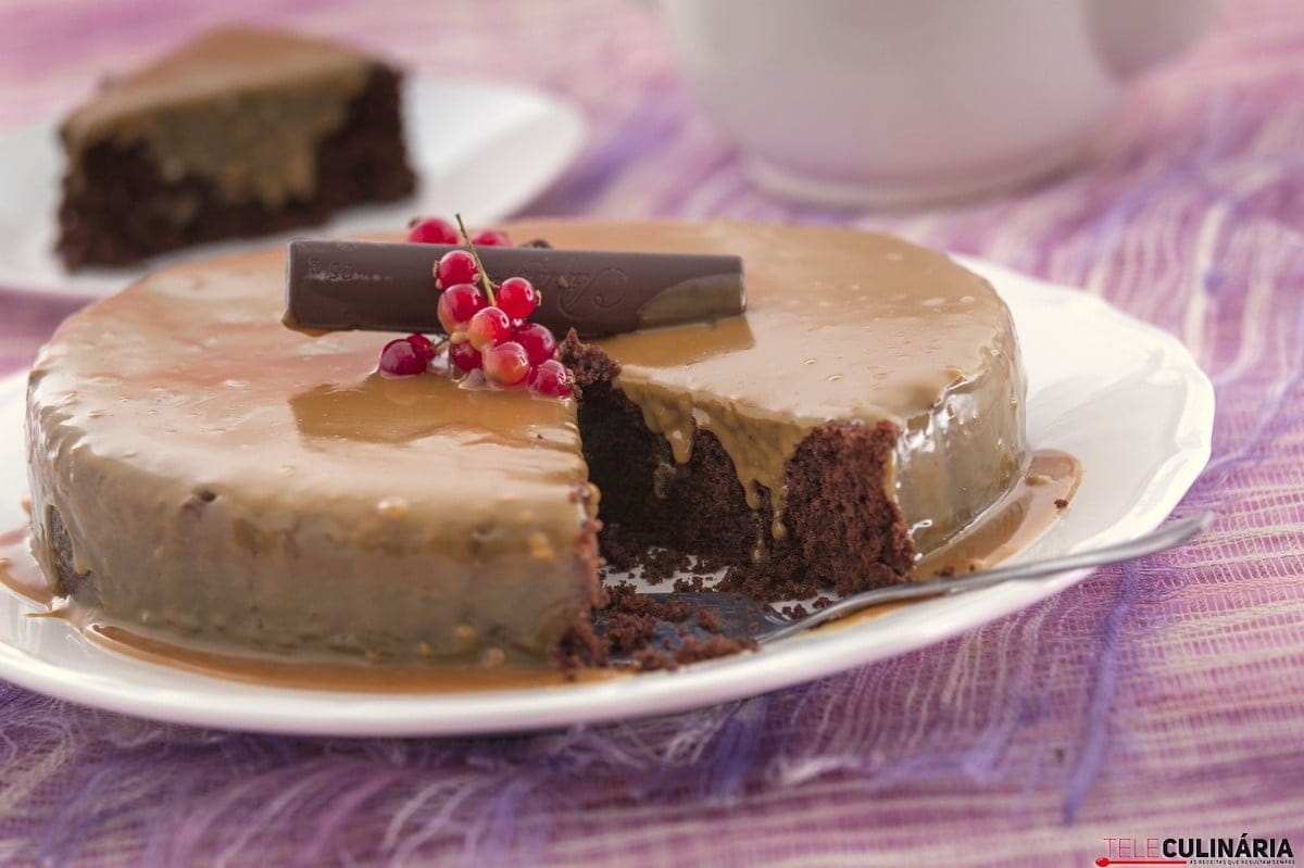 chiffon-de-chocolate-e-molho-de-leite-condensado