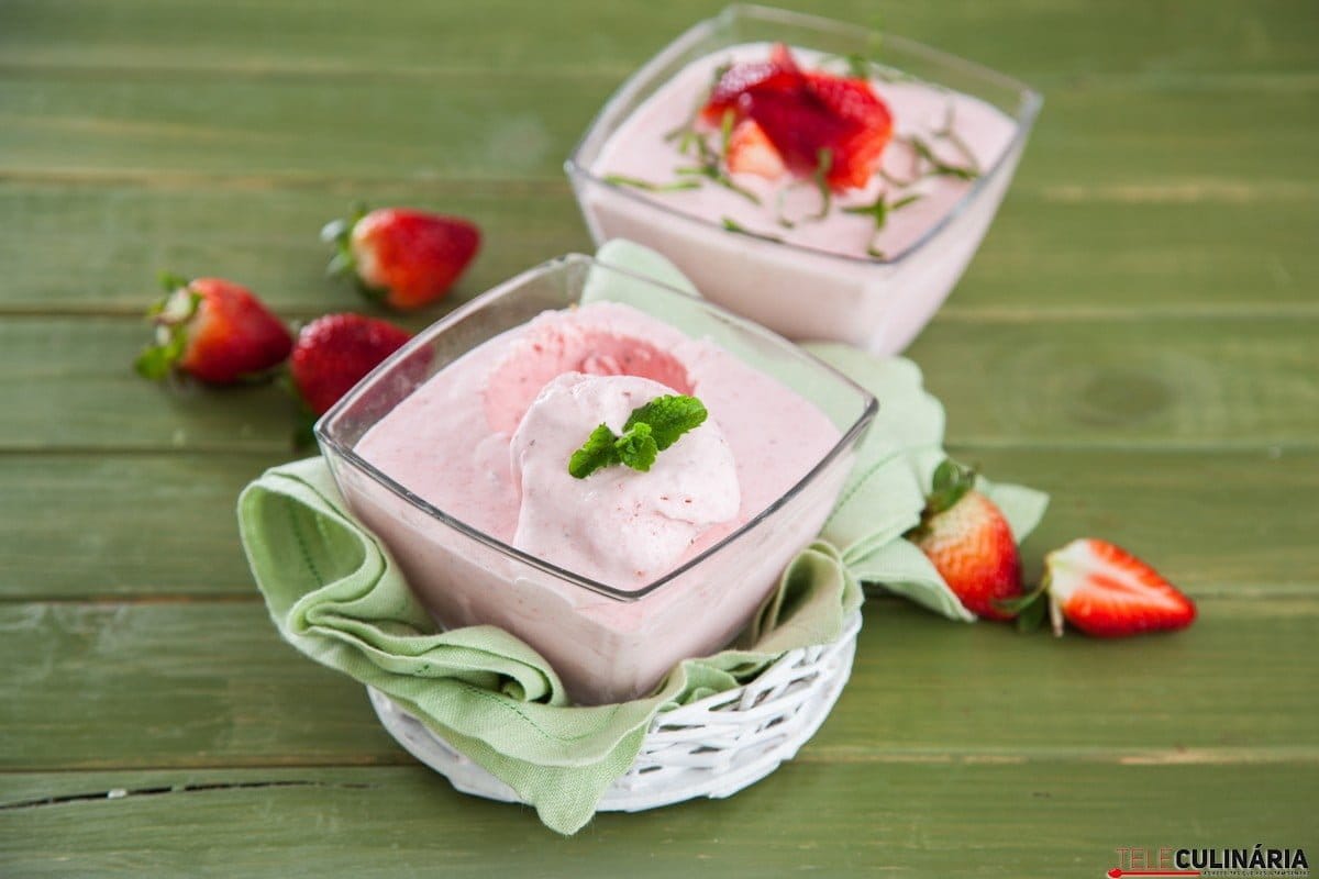 gelado de morango e hortelã