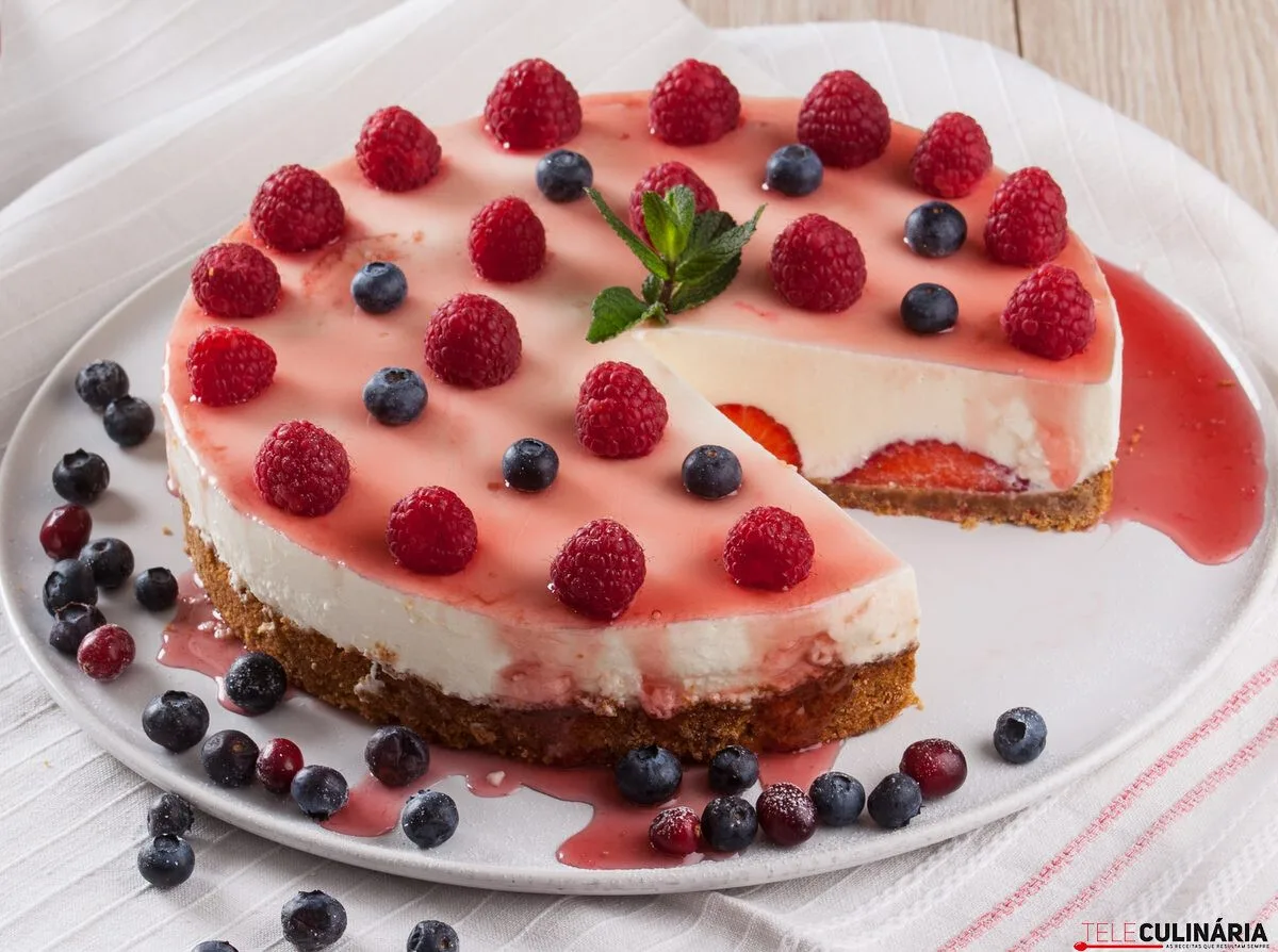 Cheesecake de framboesas e morangos