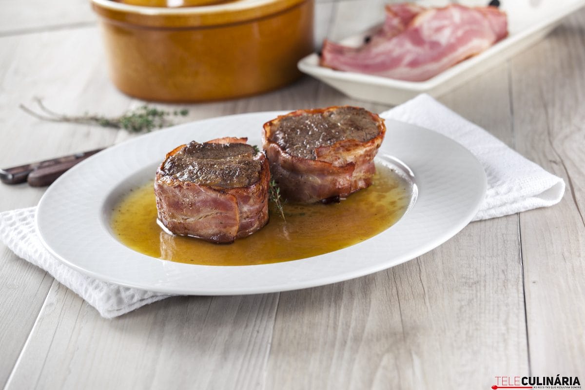 Medalhoes de novilho com bacon