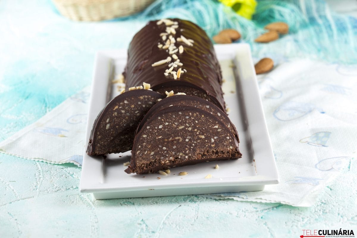 salame de chocolate e amêndoa