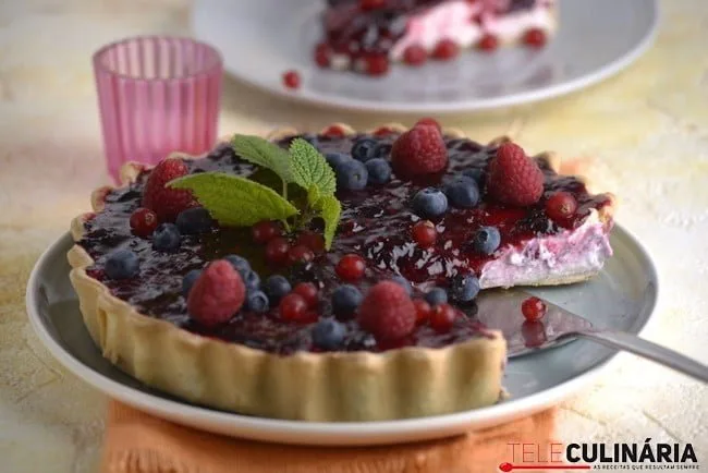 Tarte de iogurte com frutos vermelhos