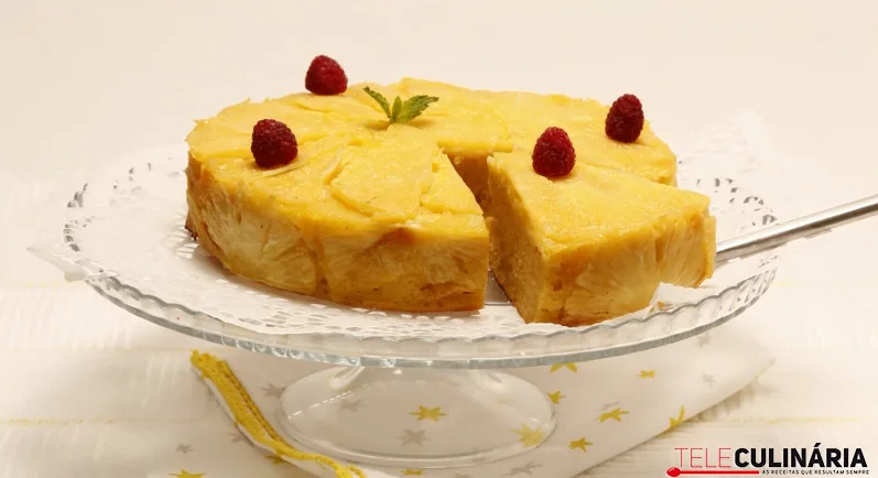 Bolo de batata-doce com abacaxi