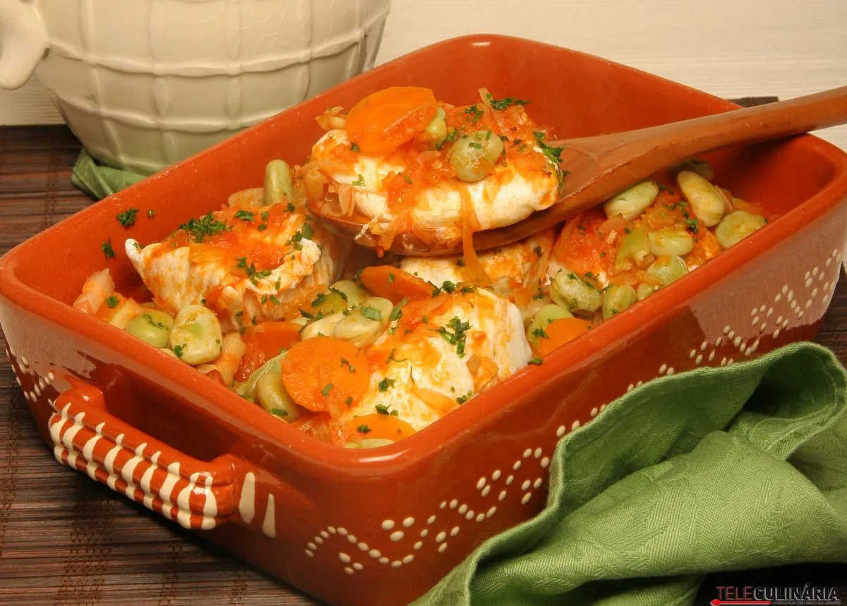 favas com ovos escalfados