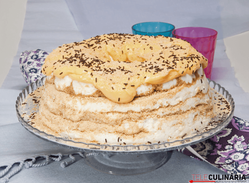 pudim de bolacha maria com ovos moles