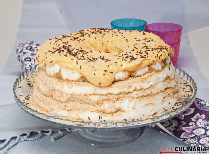 pudim de bolacha maria com ovos moles