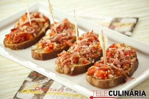 Bruschetas de Tomate e Presunto