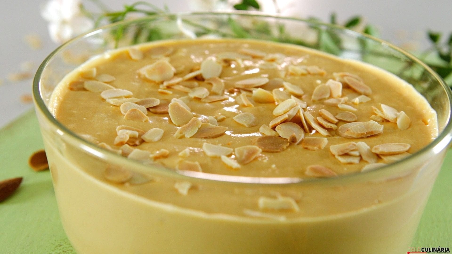 Baba de camelo com amêndoas para sobremesa