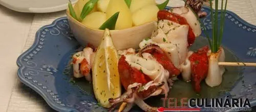 Espetadas de lulas com chouriço