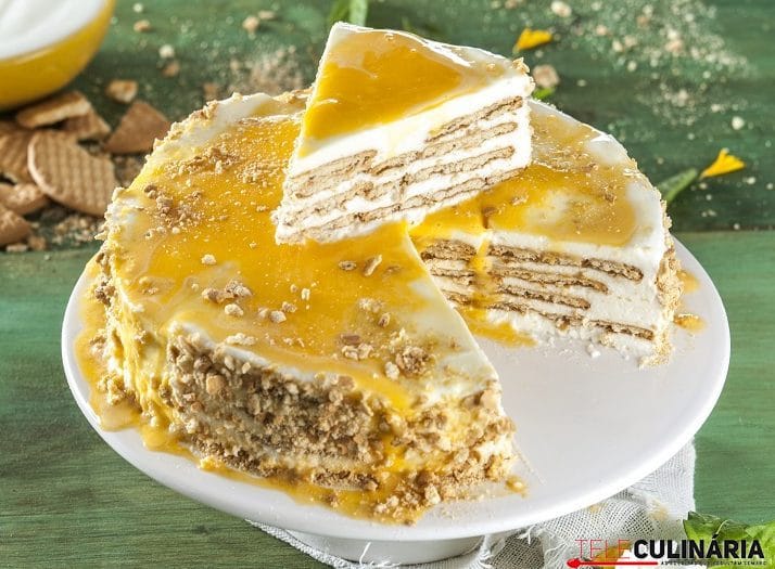 Semifrio de bolacha com iogurte