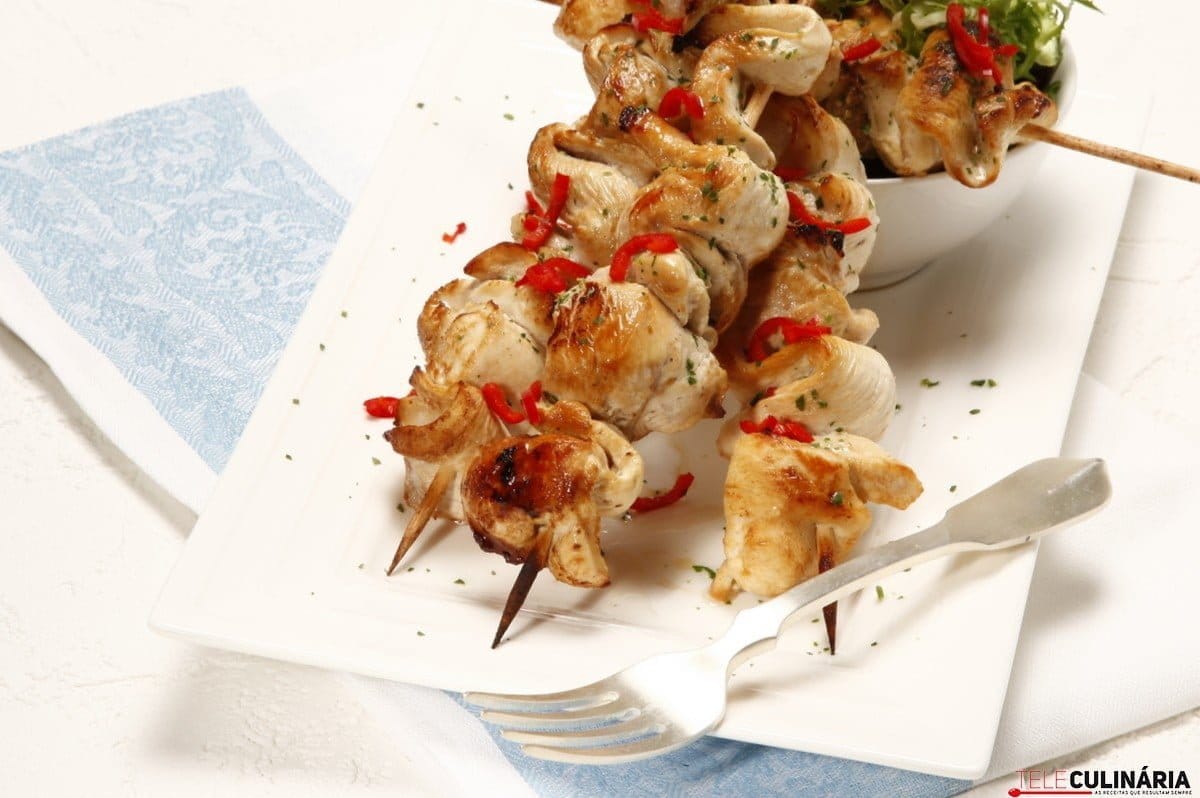 Espetadas de frango com coentros