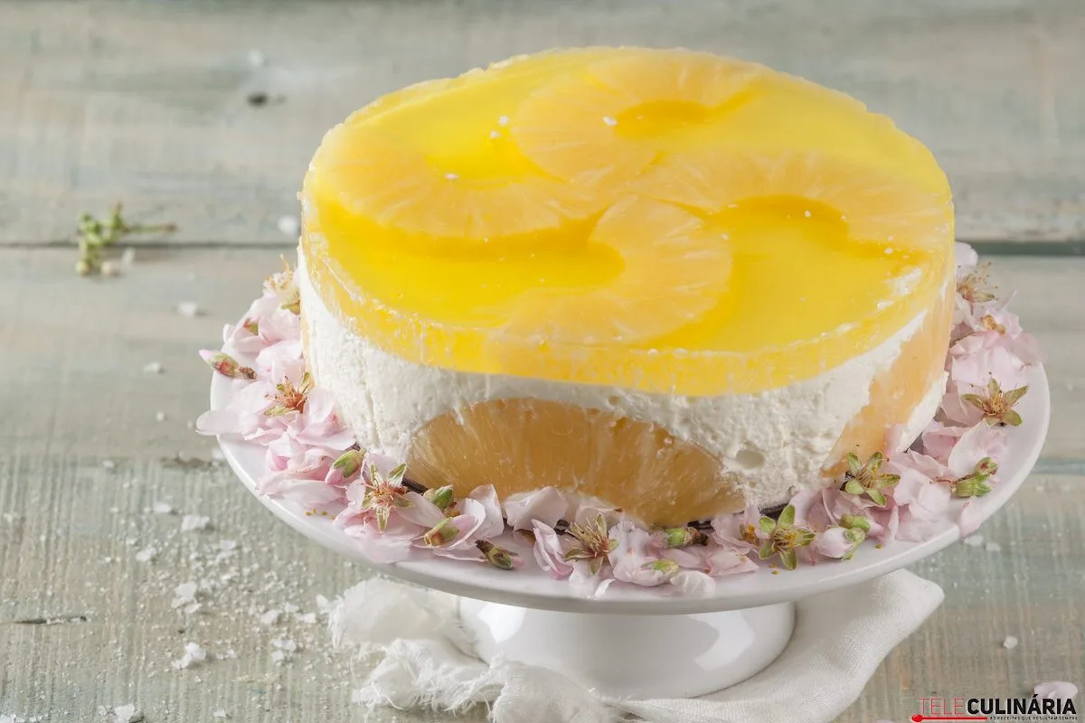 Semifrio de ananás e leite condensado