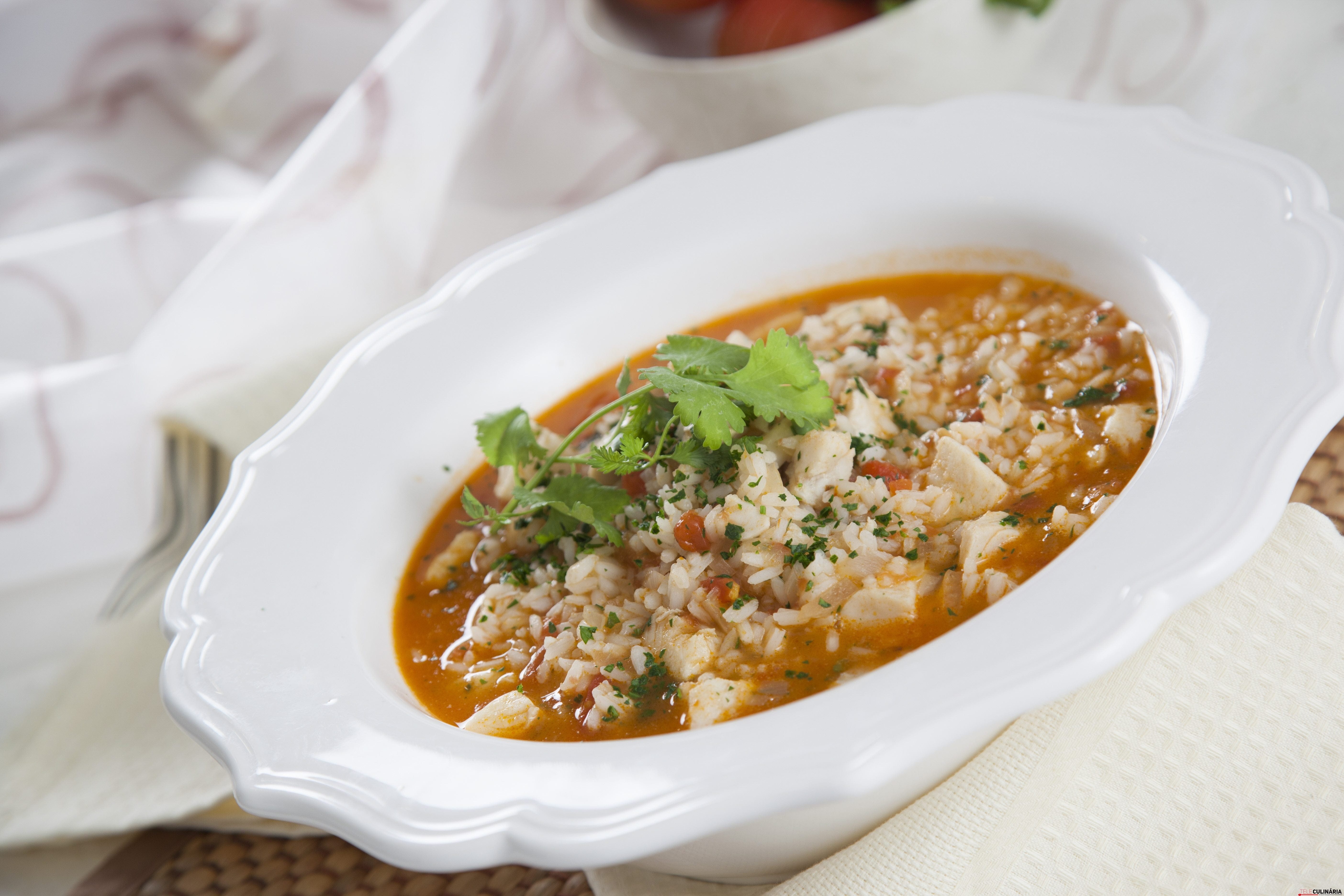 Arroz de peixe com tomate