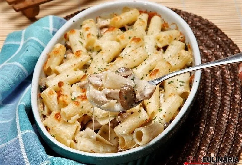 Massa gratinada com peru