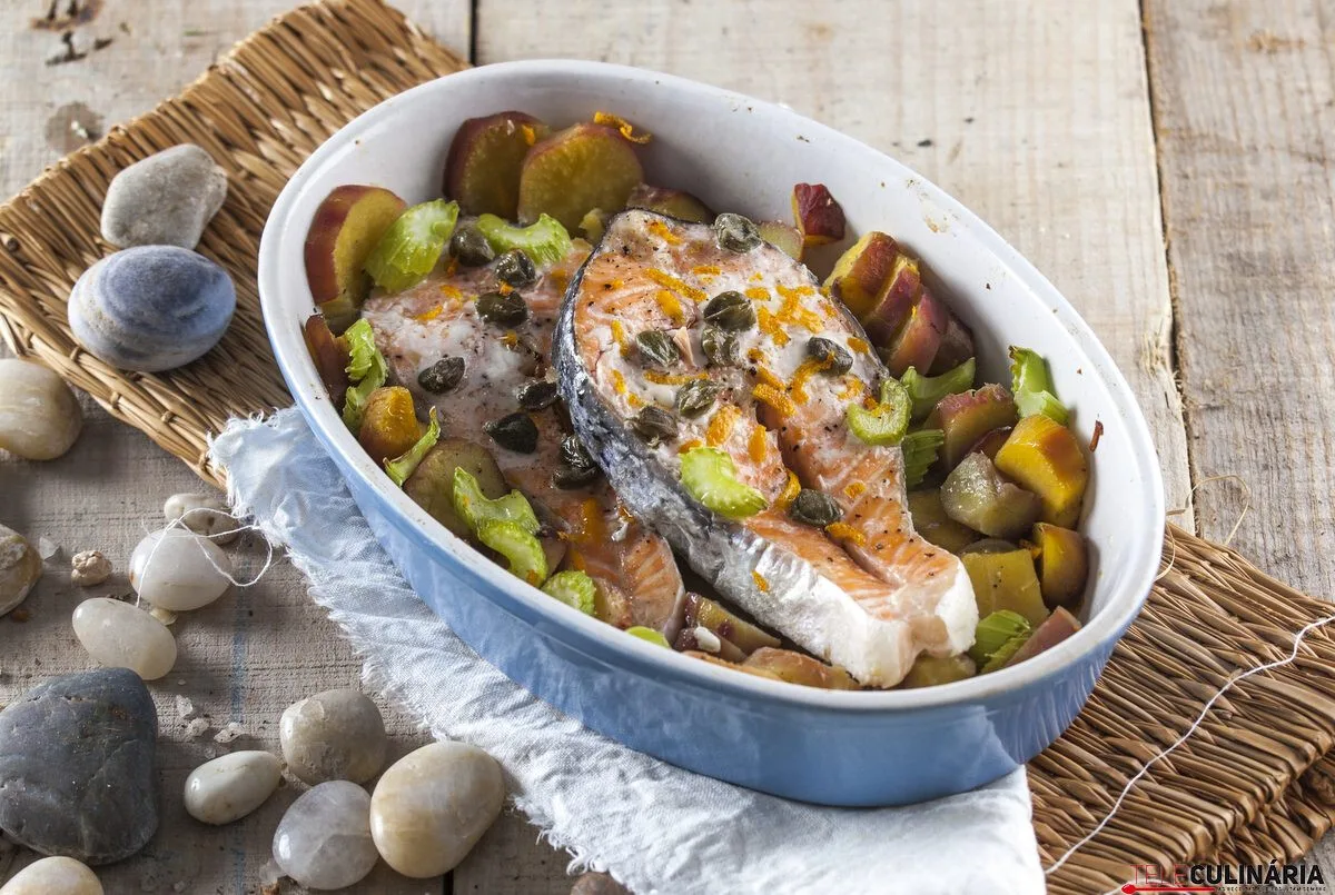 Salmão assado com batata-doce