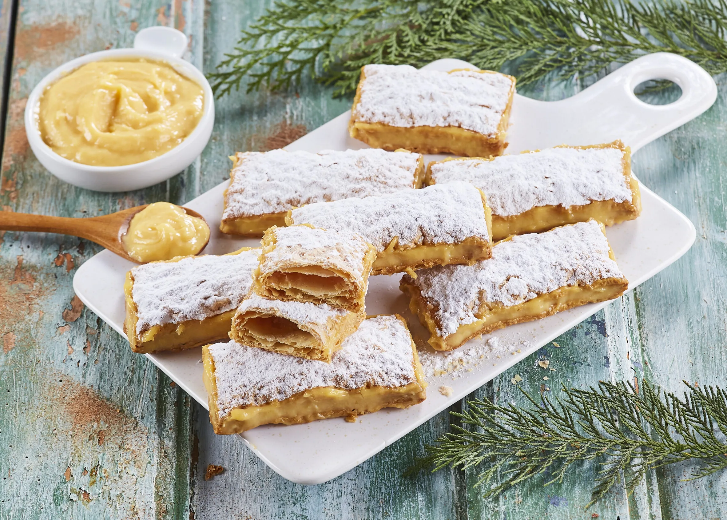 Delícia folhada com creme de pasteleiro Delícia folhada com creme de pasteleiro