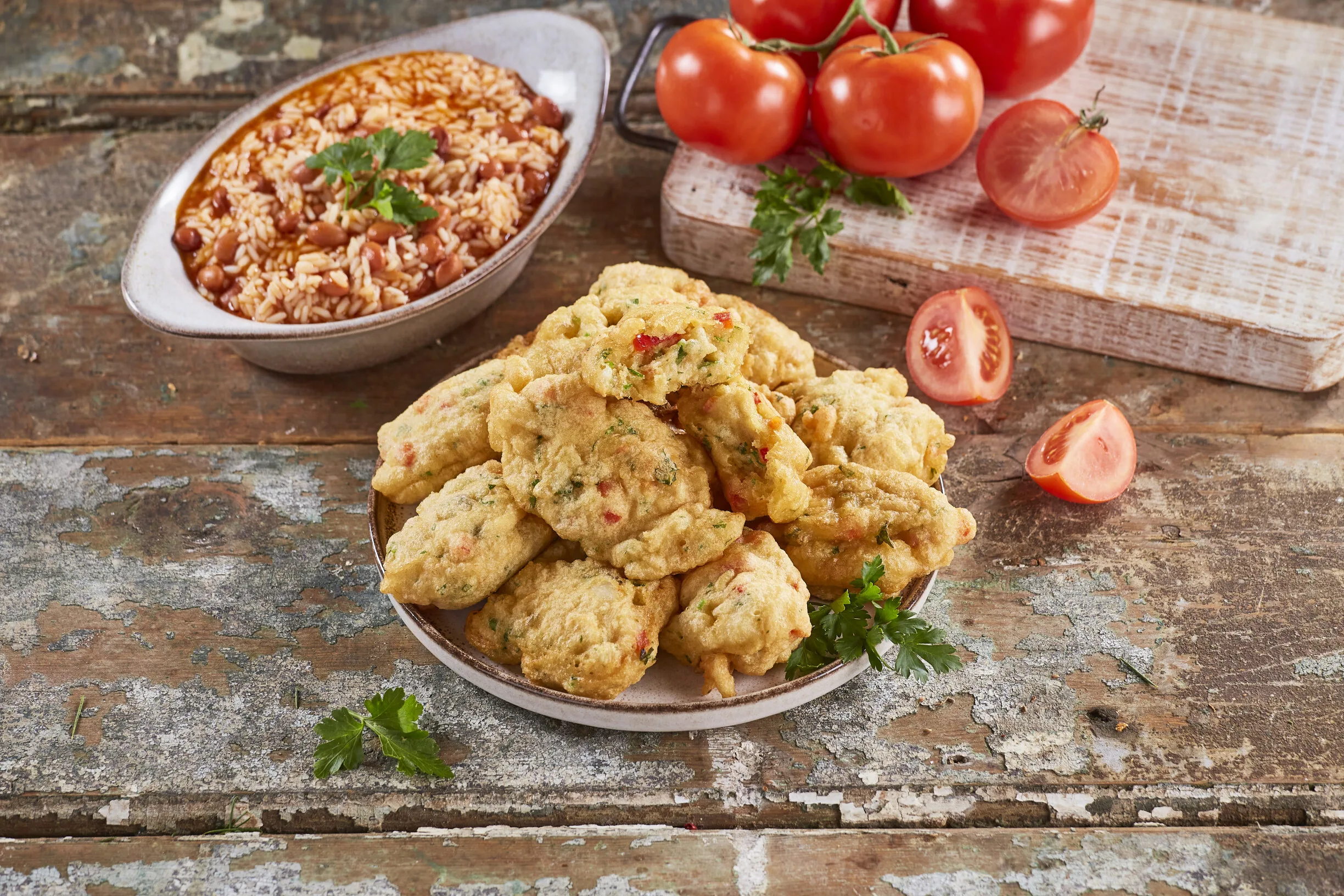 Pataniscas de bacalhau com arroz de feijão