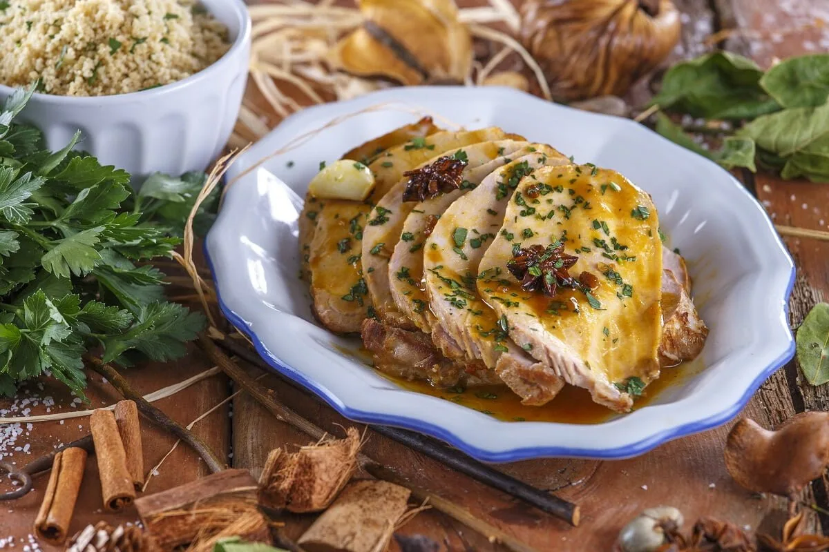 Lombo de porco com molho de mel e citrinos