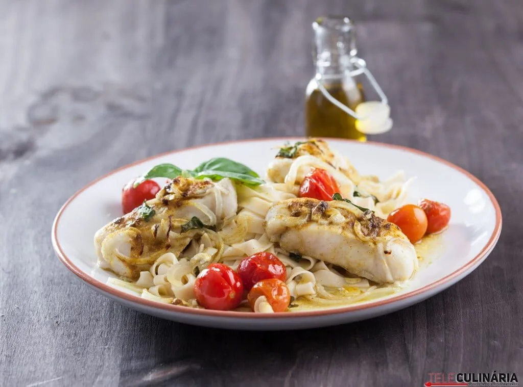 Lombo de Pescada com Caril e Massa Fresca