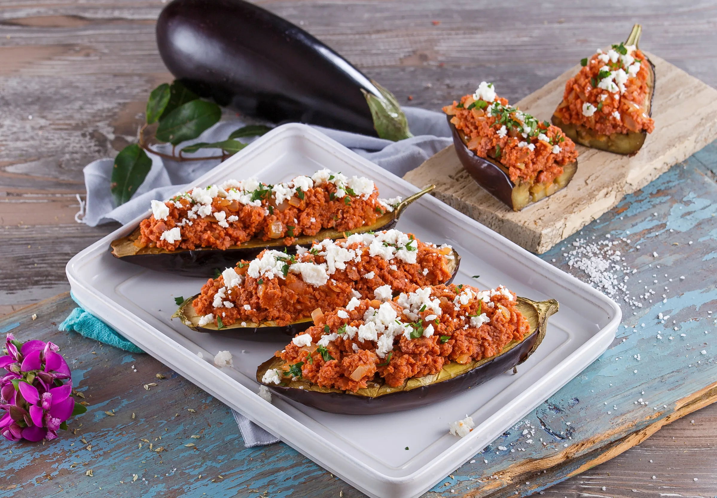 Beringela recheada com salsicha fresca