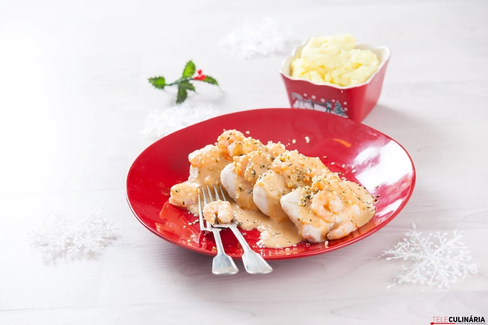 Medalhões de pescada com creme de camarão