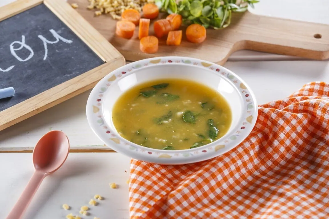 Sopa de legumes com massinhas e agrião (bebé a partir dos 6 meses)
