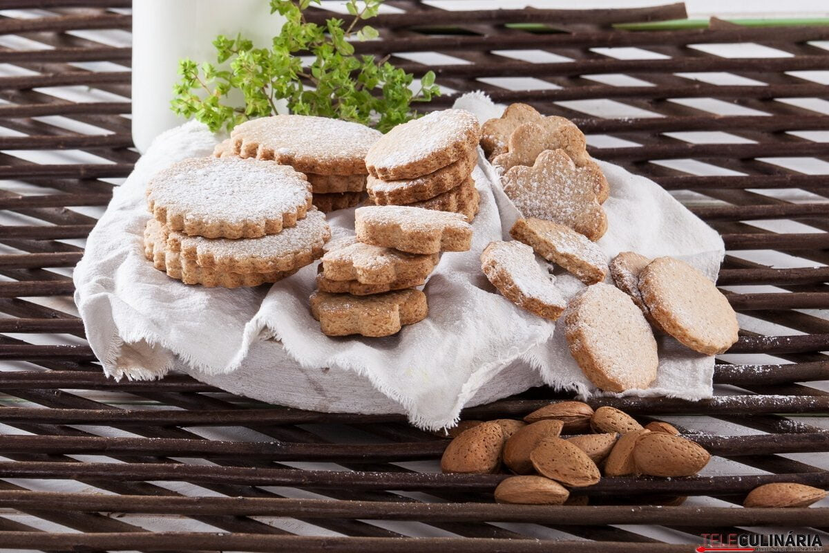 Bolachas de canela e amêndoa
