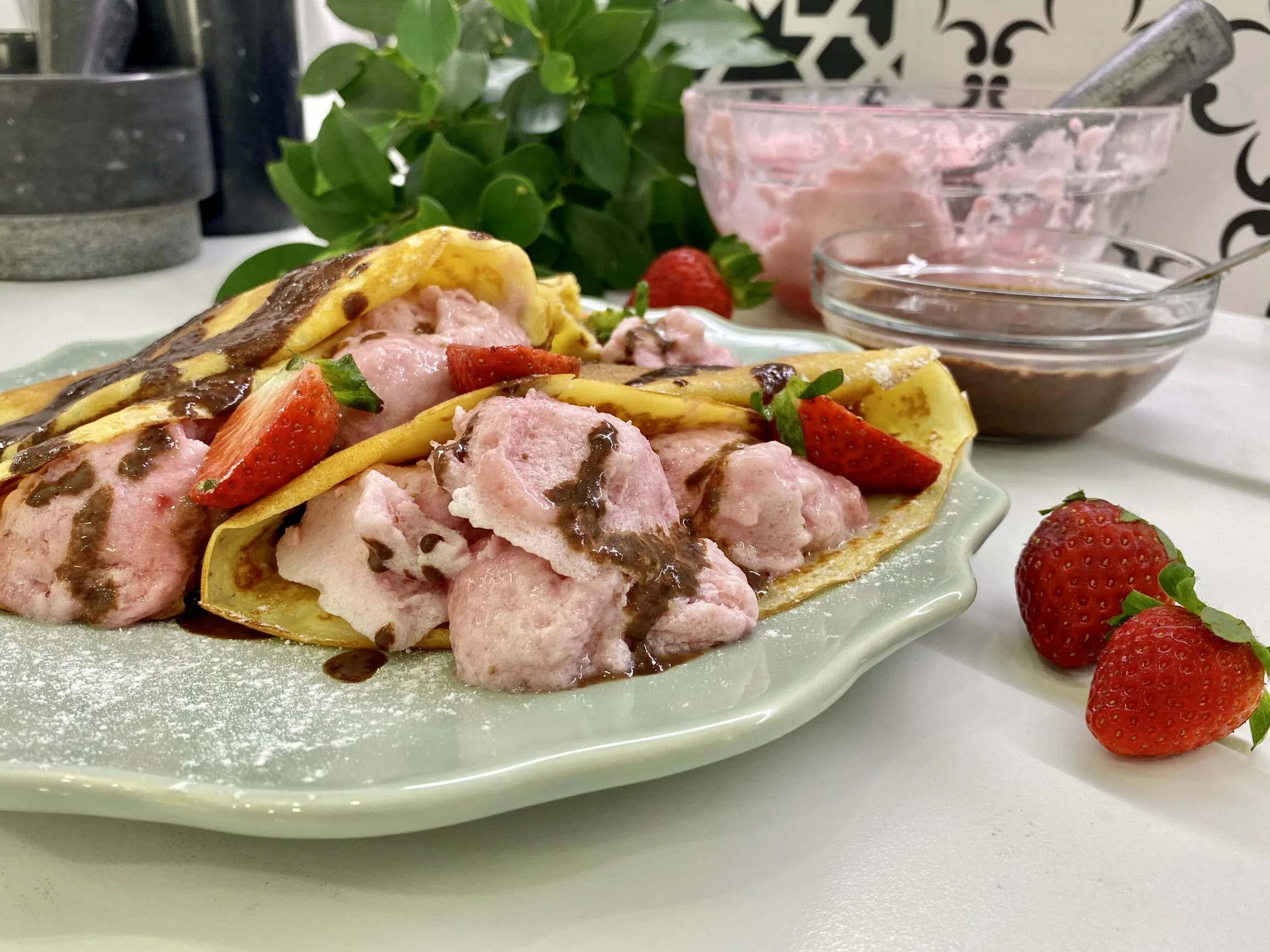 Crepes com gelado caseiro de morango