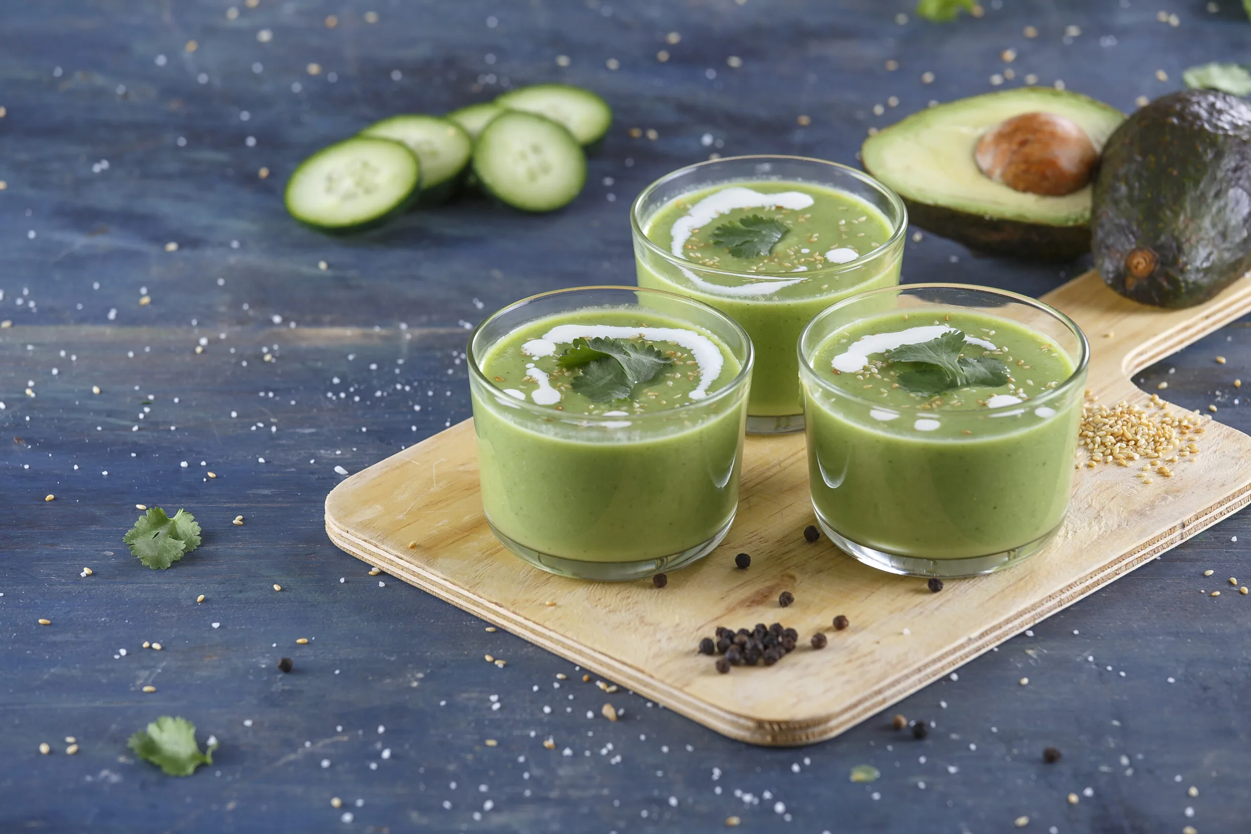 Gaspacho verde com abacate e pepino