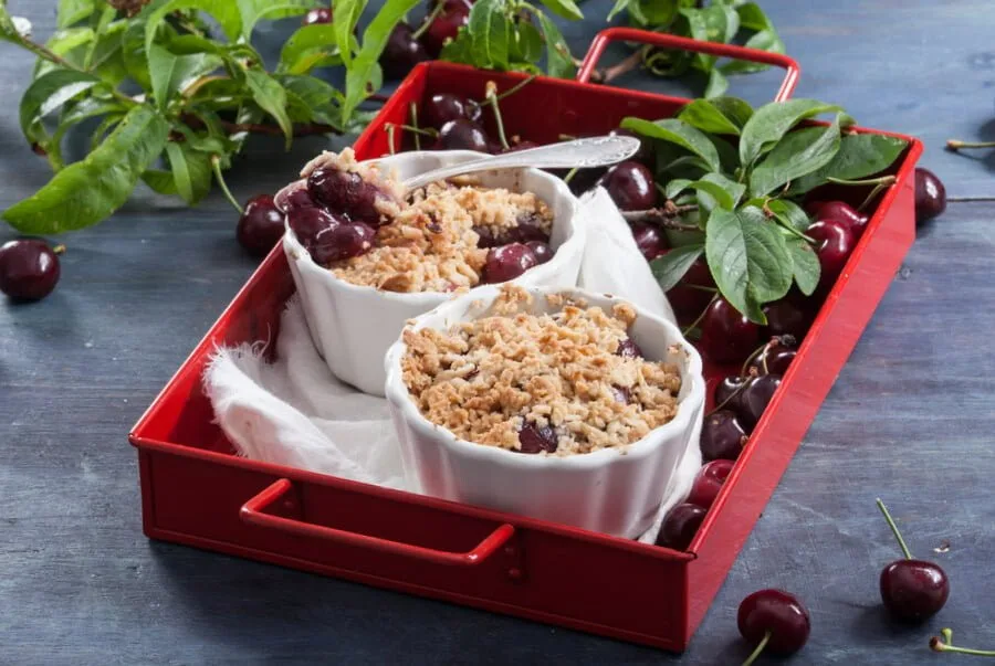 Cerejas crisp (crumble de cerejas)