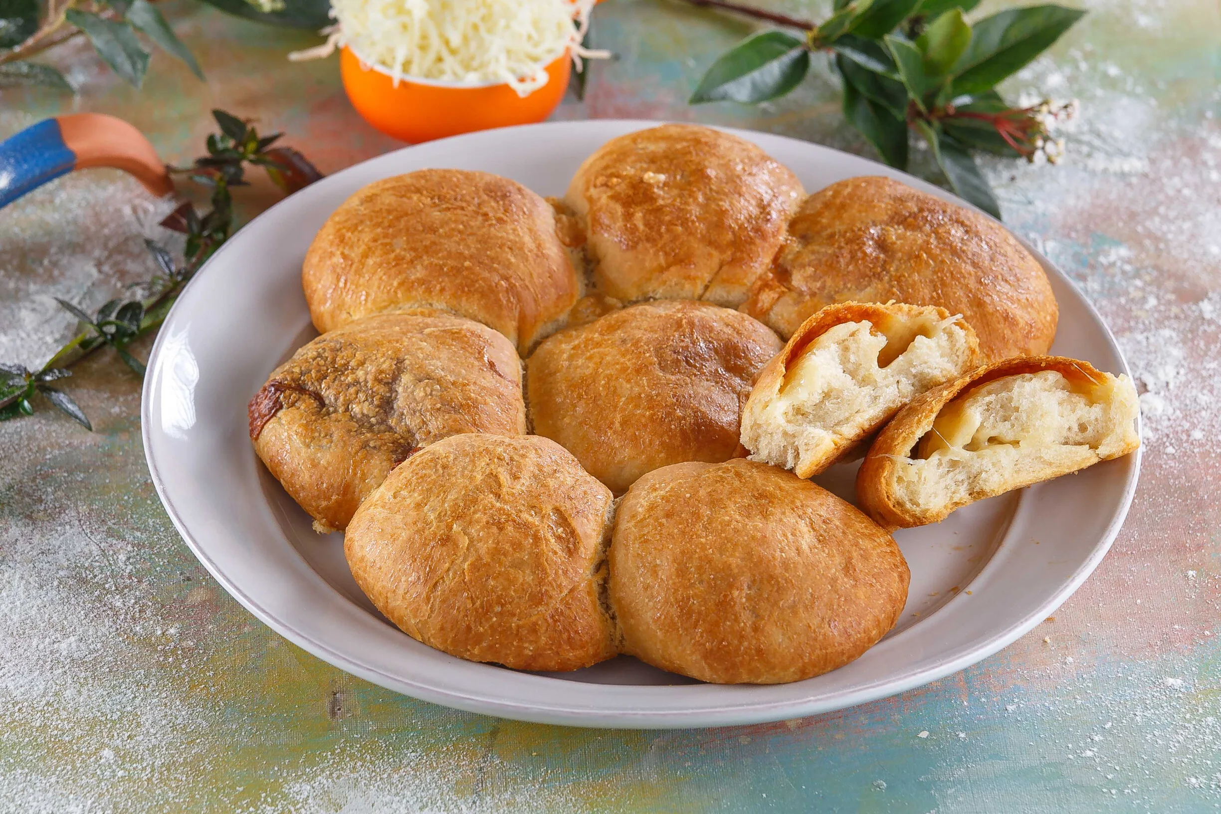 Pãezinhos d’alho recheados com queijo