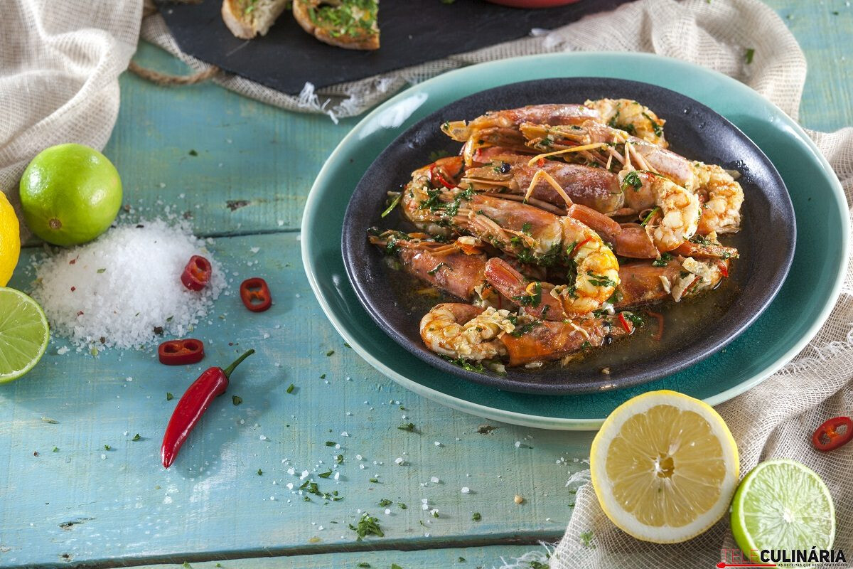 Receita fácil de camarões fritos com cerveja