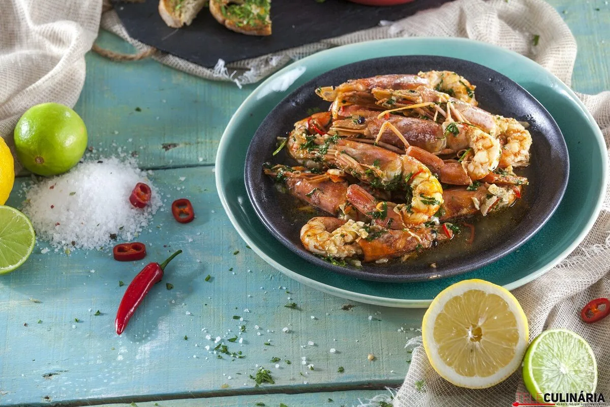 Receita fácil de camarões fritos com cerveja