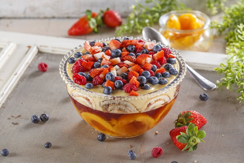 Trifle de fruta com gelatina