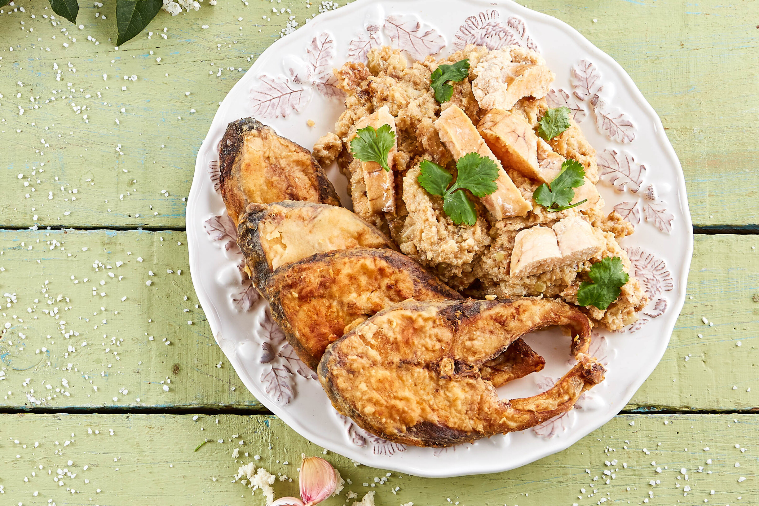 Sável frito com açorda de ovas