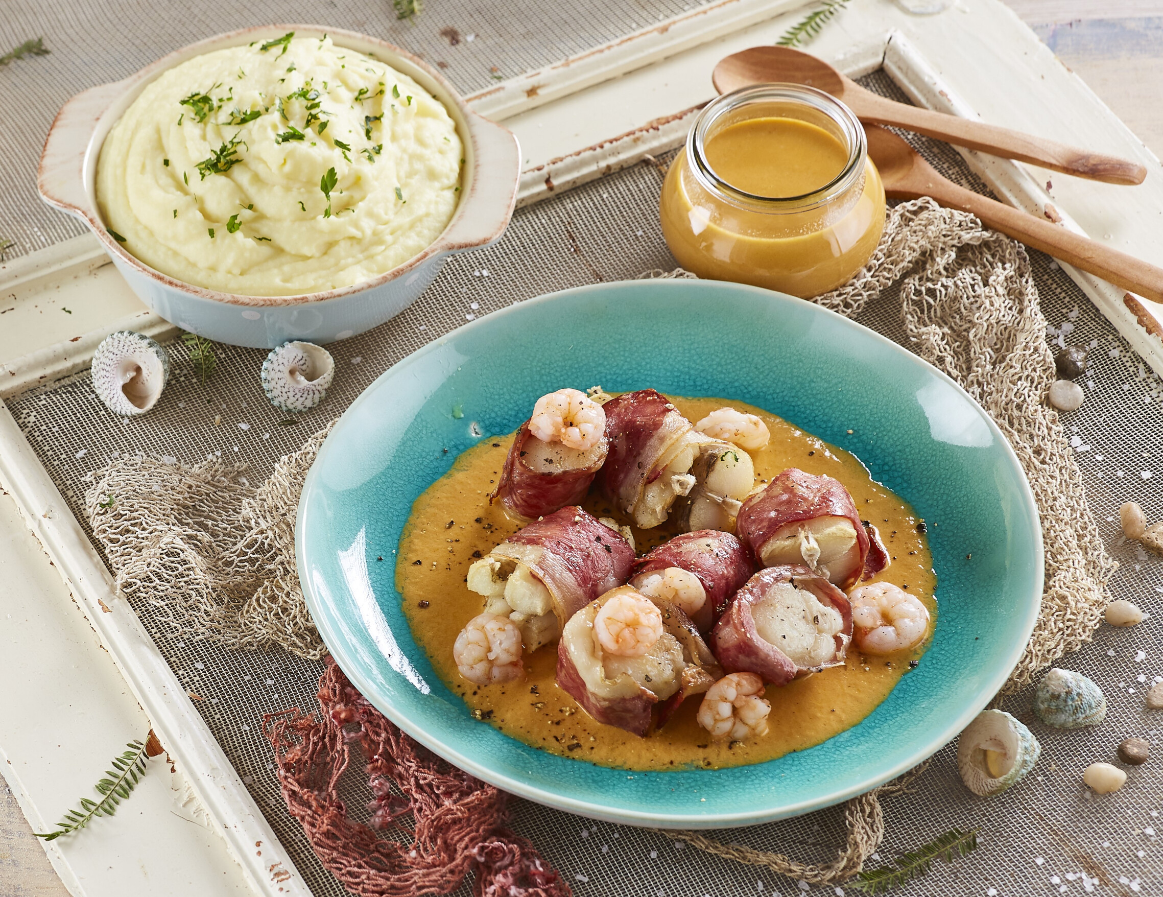 Tamboril com bacon e molho de marisco