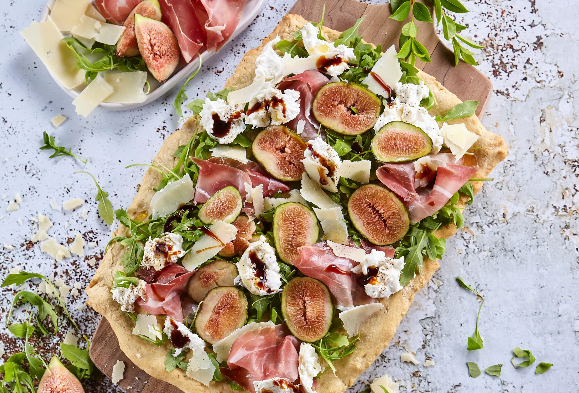 Pizza de figos e burrata