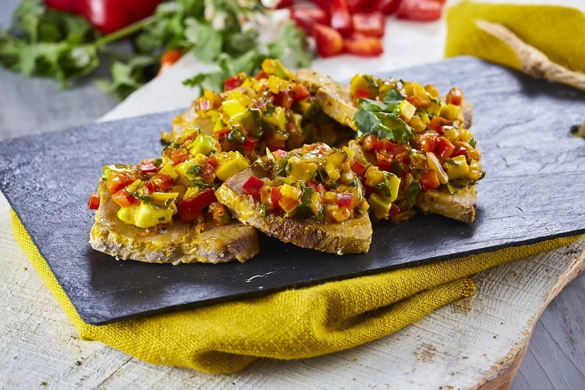 Tacos de atum com vinagrete de cebola roxa